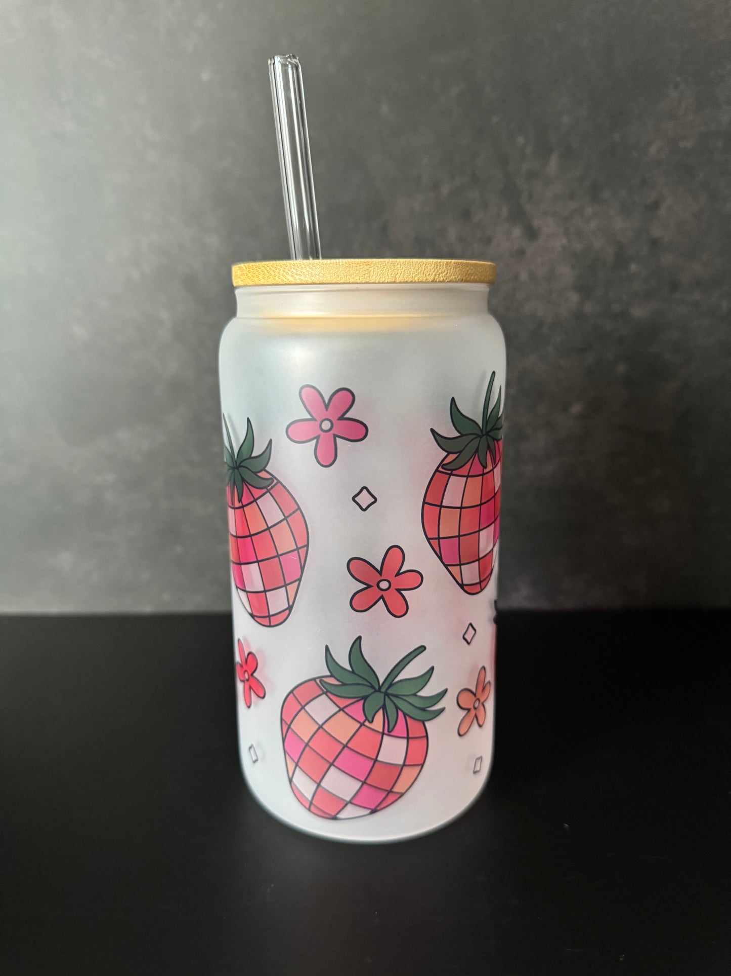 retro cutsey disco strawberry cup đ đĒŠ