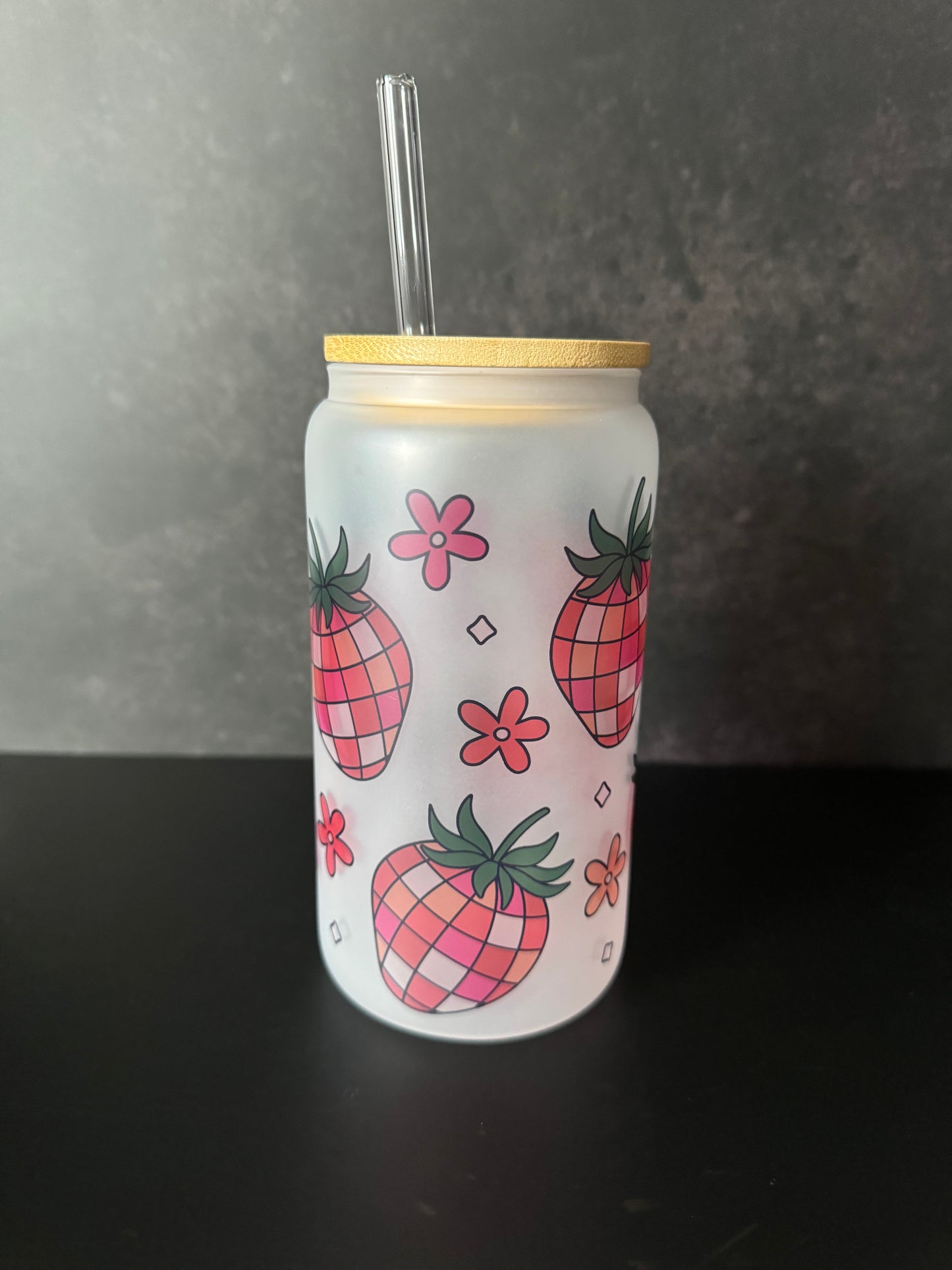 retro cutsey disco strawberry cup đ đĒŠ